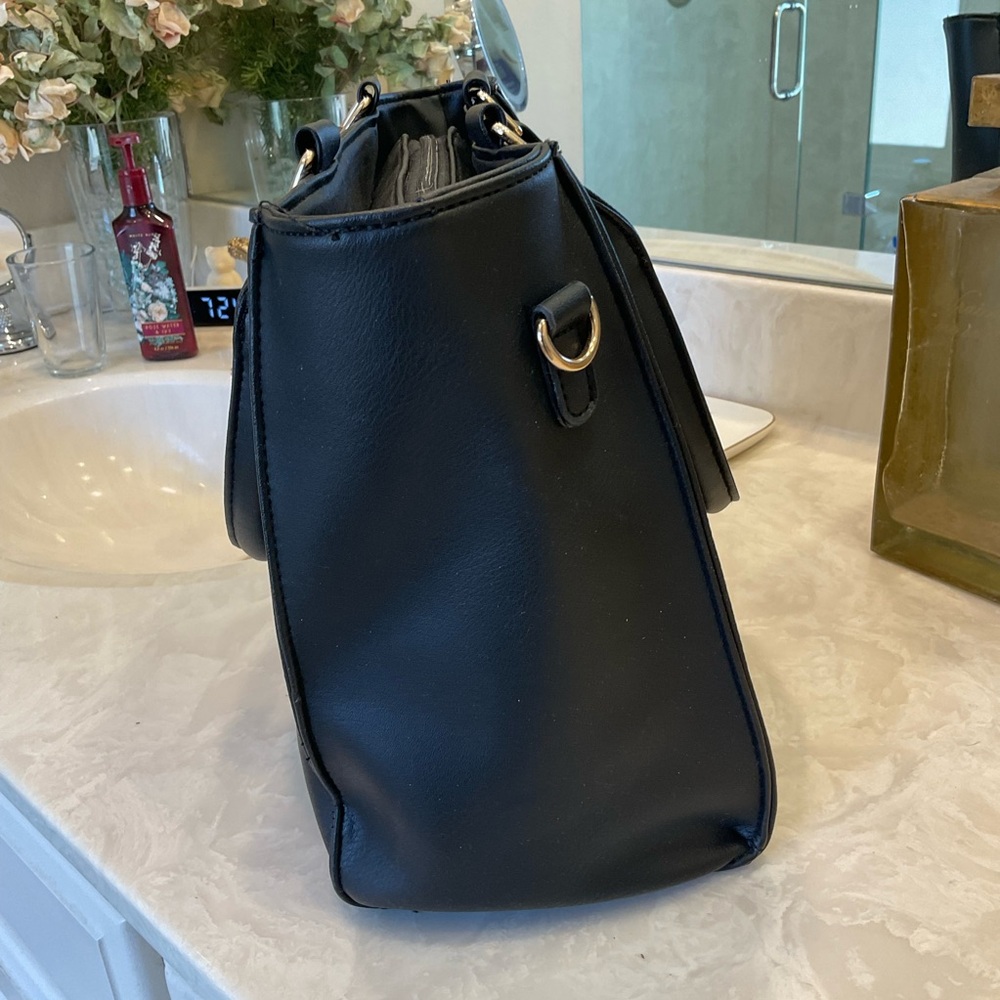FREE with purchase of any other of my items: Purse, black, faux leather. - Picture 4 of 9